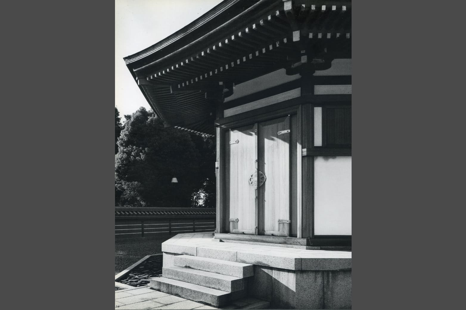 池上本門寺 御廟（東京）御扉八双